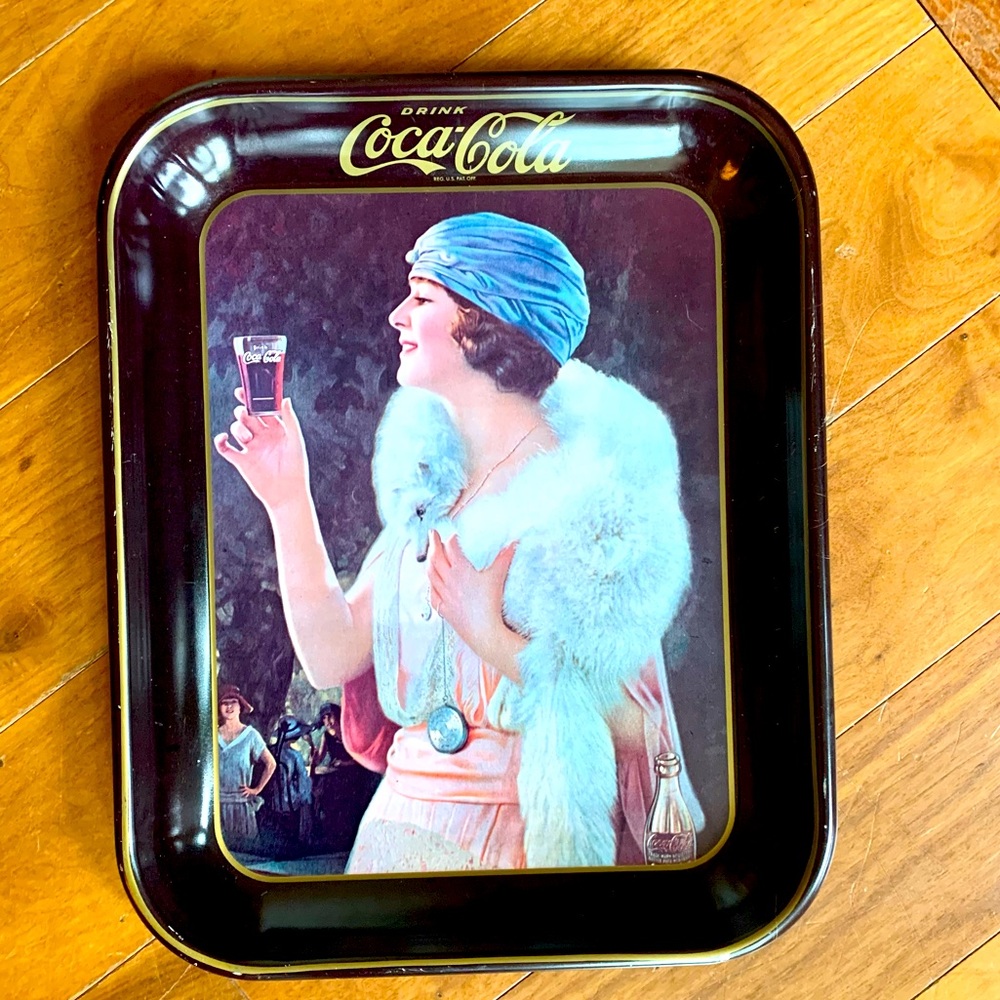 Vintage Coca Cola tray from 1925 advertising/serving tray.
